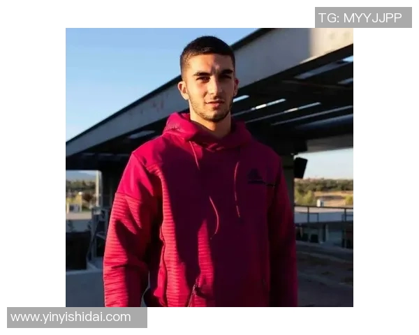 费兰托雷斯的足球之路与未来展望：从天才少年到世界级球星的成长历程