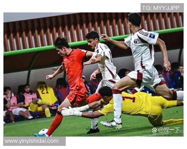 越南队与阿联酋队激战正酣争夺亚洲杯晋级名额的关键对决 越南队与阿联酋队激战正酣争夺亚洲杯晋级名额的关键对决