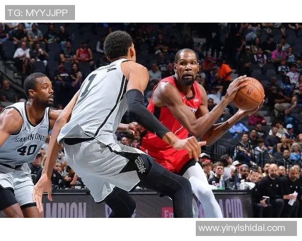 马刺与灰熊夏季联赛精彩对决球员表现引发球迷热议