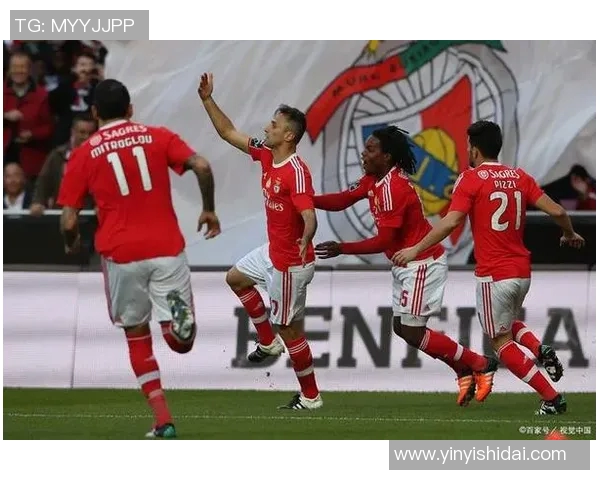 英超激战维拉主场迎战伯恩利全力争胜展现球队实力