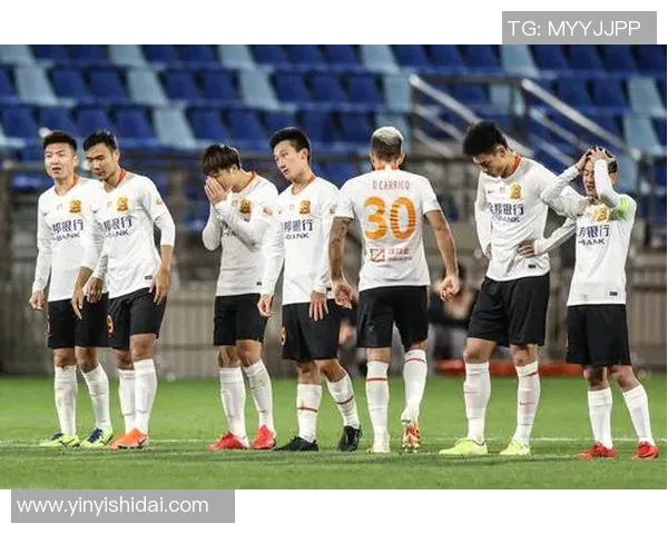 南京与武汉足球队赛后复盘分析团队协作表现及未来改进方向